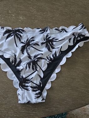 Women’s Black & White Palm-Print Bikini Bottom